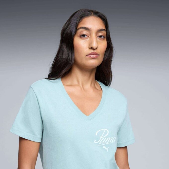 Essentials Script T-shirt med V-ringning för kvinnor Essentials Script T-shirt med V-ringning för kvinnor