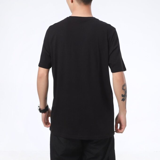 Grafiskt tryckt t-shirt med normal passform ”Svart”
