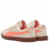Klubb II-eran ”Beige Orange”