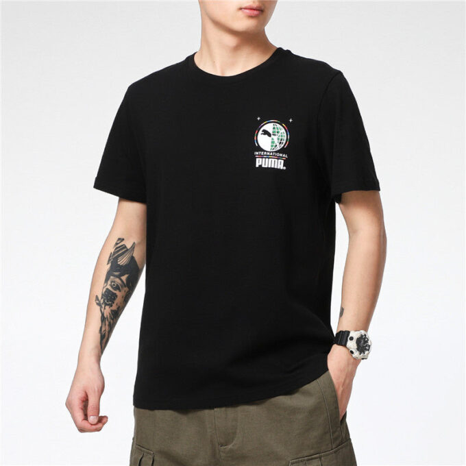 Kortärmad t-shirt med graffitimotiv och fototryck ”Svartblåröd”