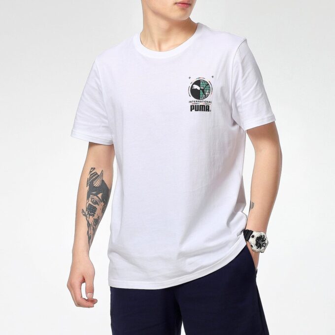 Kortärmad T-shirt med graffitimotiv och fototryck ”Vit Blå Röd”