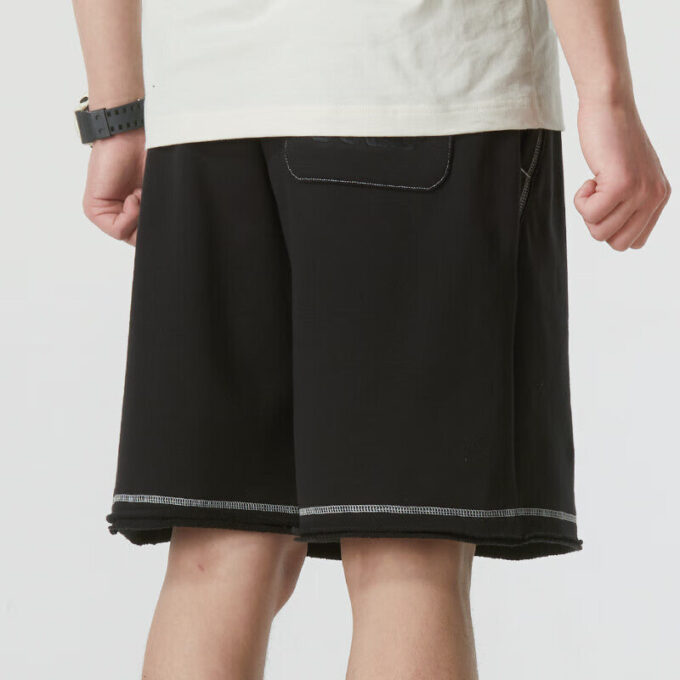Logotypshorts ”Svarta med vita sömmar”