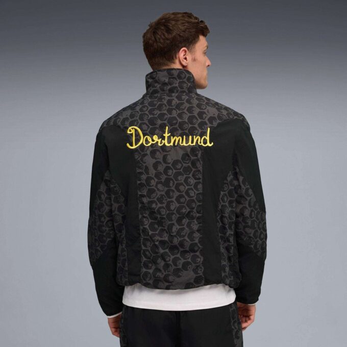 PUMA x KIDSUPER Borussia Dortmund Herr Vändbar Fotbollsvindjacka PUMA x KIDSUPER Borussia Dortmund Herr Vändbar Fotbollsvindjacka