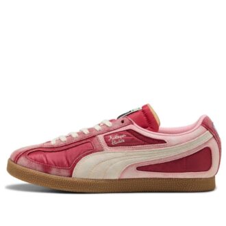 PUMA x KIDSUPER Brasil Panels ”Mörkröd alpin snö”