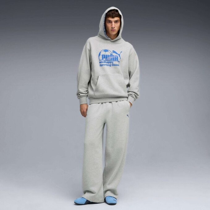 PUMA x MADHAPPY Fleece Träningsbyxor med raka ben PUMA x MADHAPPY Fleece Träningsbyxor med raka ben