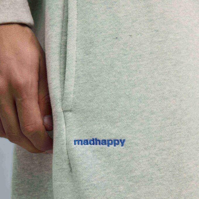 PUMA x MADHAPPY Fleece Träningsbyxor med raka ben PUMA x MADHAPPY Fleece Träningsbyxor med raka ben