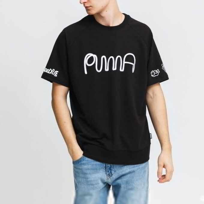PUMA x Mr.Doodle T-shirt med skjortärm och rund hals ”Svartvit”