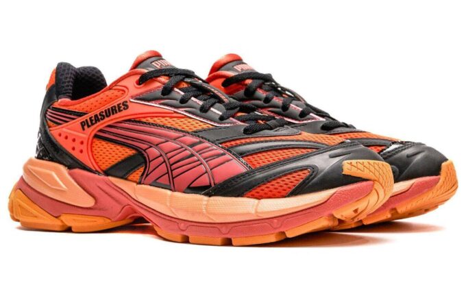PUMA x PLEASURES Velophasis LAYERS ”Cayennepeppar Astro Röd”
