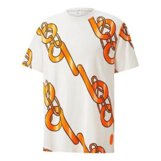 PUMA x PRONOUNCE Unisex T-shirt med grafisk design, korsad kedjetryck, Athleisure, casual, sport, kortärmad, krämig vit