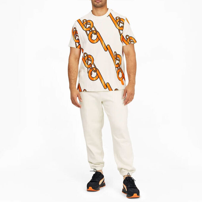 PUMA x PRONOUNCE Unisex T-shirt med grafisk design, korsad kedjetryck, Athleisure, casual, sport, kortärmad, krämig vit