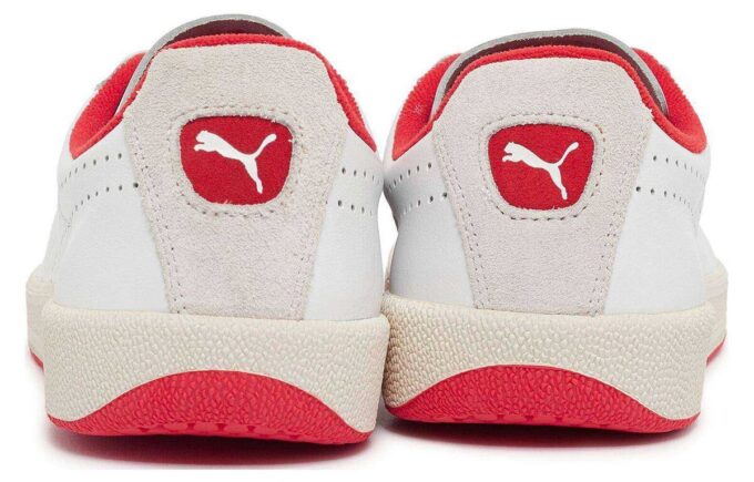 Stjärnjordgubbar och gräddvita sneakers ”Vitröd”