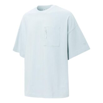 T-shirt med logotypficka ”Ljusblå”