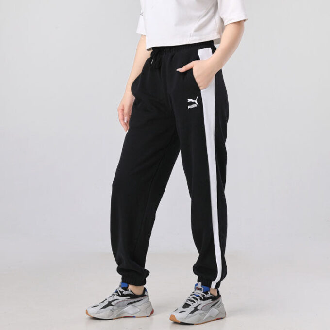 (WMNS) Classics Relaxed Joggers Logo Print Sportsbyxor Svarta