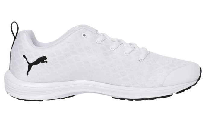 (WMNS) Evader Xt V2 ”Lättviktsstuds Vit”