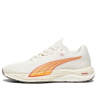 (WMNS) First Mile x Velocity Nitro 2 ”Varmvit, ljus melon”