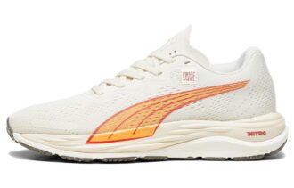 (WMNS) First Mile x Velocity Nitro 2 ”Varmvit, ljus melon”