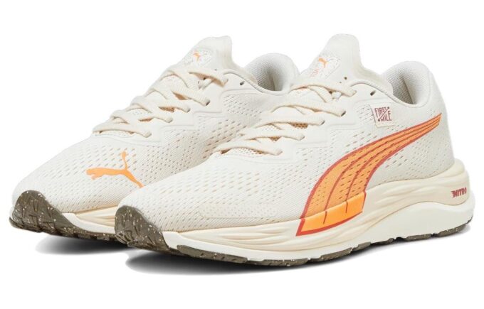 (WMNS) First Mile x Velocity Nitro 2 ”Varmvit, ljus melon”