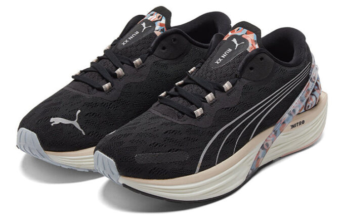 (WMNS) Maggie Stephenson x Run XX Nitro-konstverket ”Black Arctic Ice”