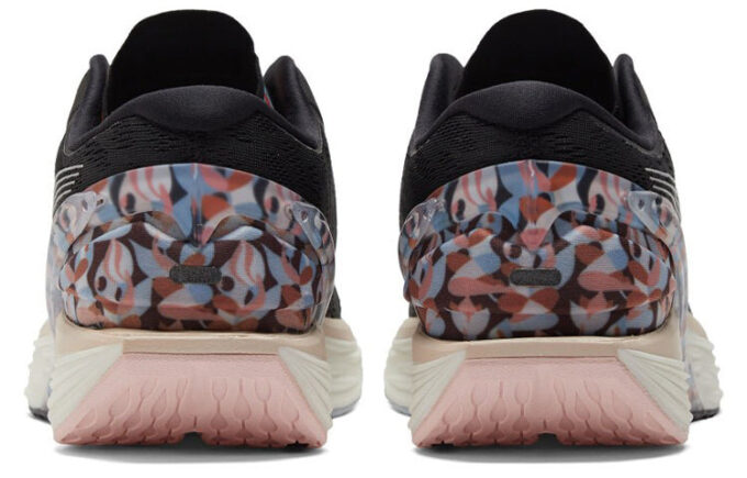 (WMNS) Maggie Stephenson x Run XX Nitro-konstverket ”Black Arctic Ice”