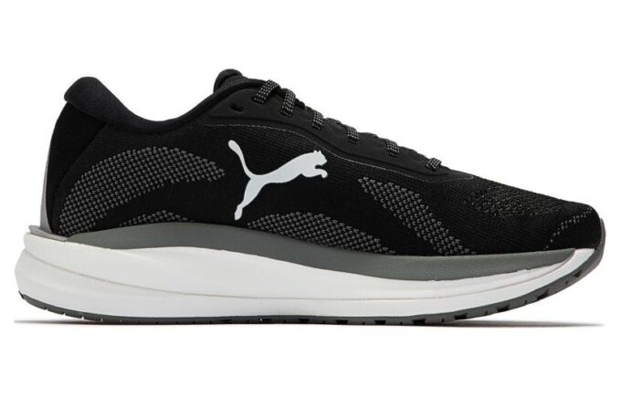(WMNS) Magnify Nitro Knit ”Svart Vit”