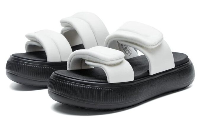 (WMNS) Mayu Puffy Sandaler ”Grå Svart”