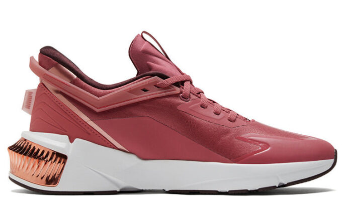 (WMNS) Provoke Xt Ftr Moto Rose Låga Löparskor Röda