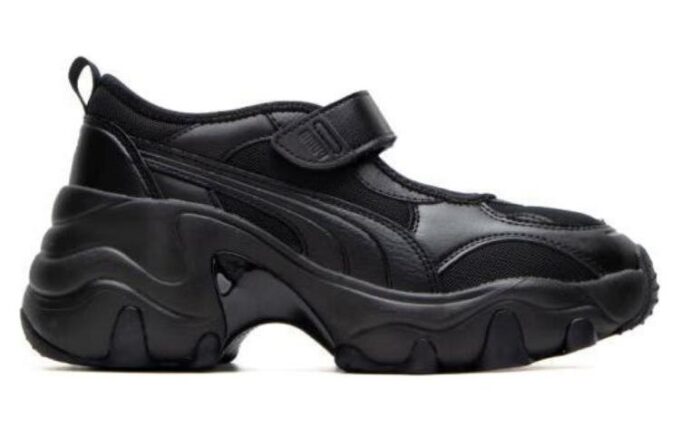 (WMNS) Pulsar kilklackade sandaler ”Svarta”