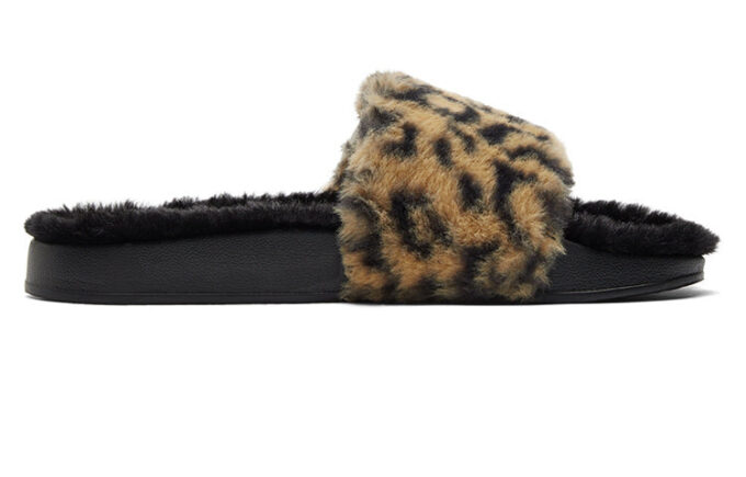 (WMNS) Skor Sporttofflor ”Svart Gul”