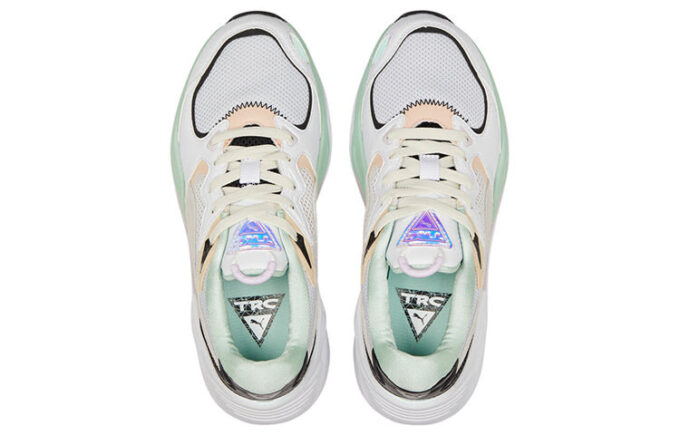 (WMNS) TRC Mira Dimensions ”Vit Nimbusmoln”