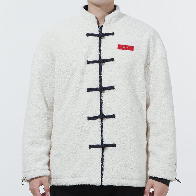 Yott Stand Collar-logotypjacka med begränsad CNY-märkning, vit